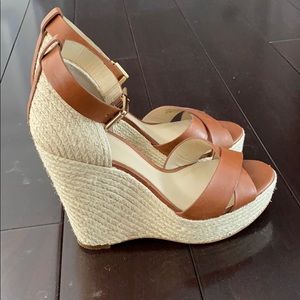 VINCE CAMUTO Wedges